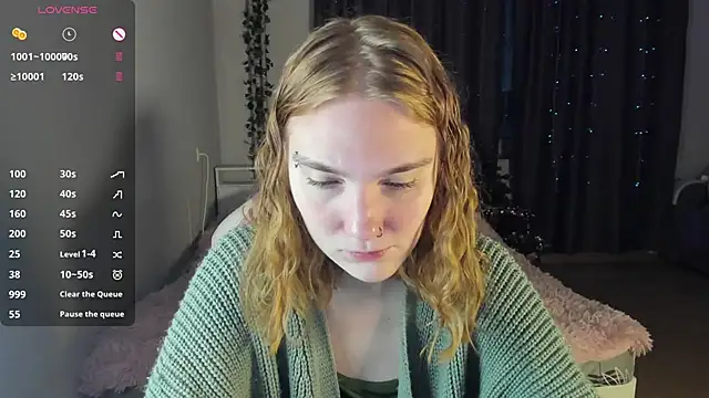 Snapshot of ReddHotPipper chatting on January 10, 1:10 am ReddHotPipper online show from January 10, 1:10 am