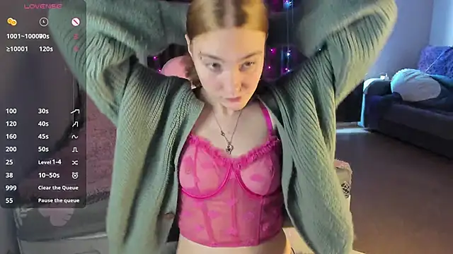 Snapshot of ReddHotPipper chatting on February 3, 5:07 am ReddHotPipper online show from February 3, 5:07 am