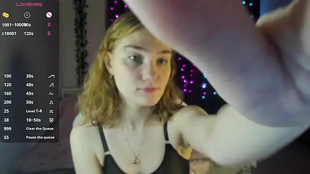 Snapshot of ReddHotPipper chatting on February 5, 1:04 am ReddHotPipper online show from February 5, 1:04 am