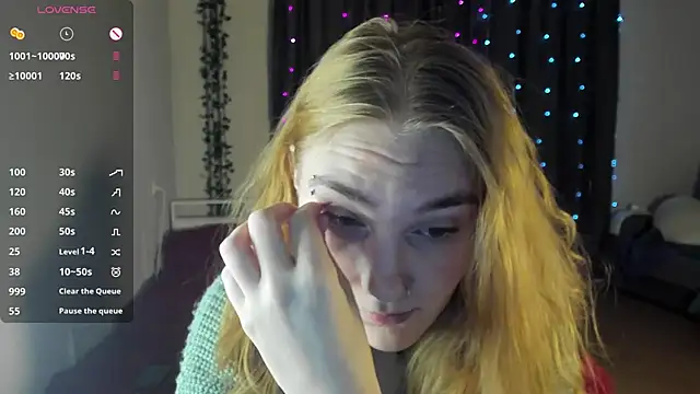 Snapshot of ReddHotPipper chatting on February 24, 1:02 am ReddHotPipper online show from February 24, 1:02 am