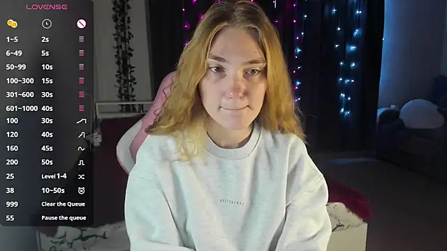 Snapshot of ReddHotPipper chatting on March 10, 1:01 am ReddHotPipper online show from March 10, 1:01 am