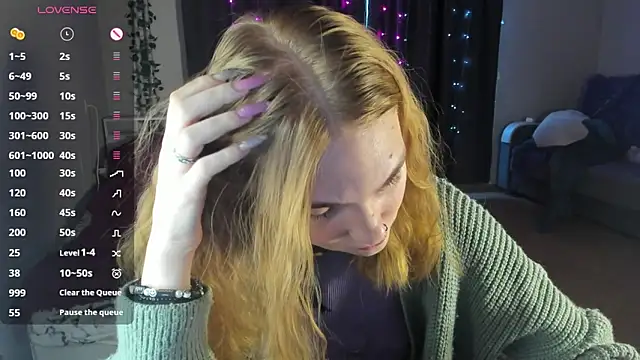 Snapshot of ReddHotPipper chatting on March 11, 1:05 am ReddHotPipper online show from March 11, 1:05 am