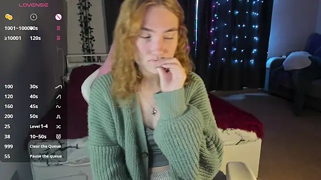 Snapshot of ReddHotPipper chatting on March 12, 1:03 am ReddHotPipper online show from March 12, 1:03 am