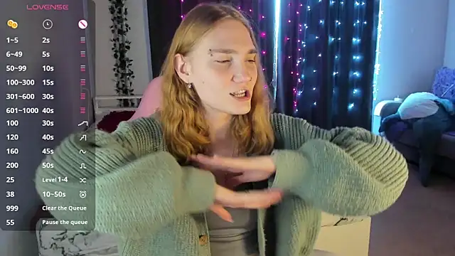 Snapshot of ReddHotPipper chatting on March 12, 5:13 am ReddHotPipper online show from March 12, 5:13 am