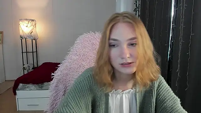 Snapshot of ReddHotPipper chatting on September 16, 2:23 am ReddHotPipper online show from September 16, 2:23 am