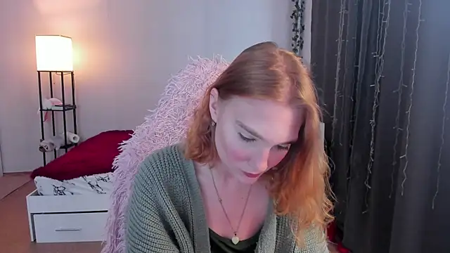 Snapshot of ReddHotPipper chatting on October 5, 2:43 am ReddHotPipper online show from October 5, 2:43 am