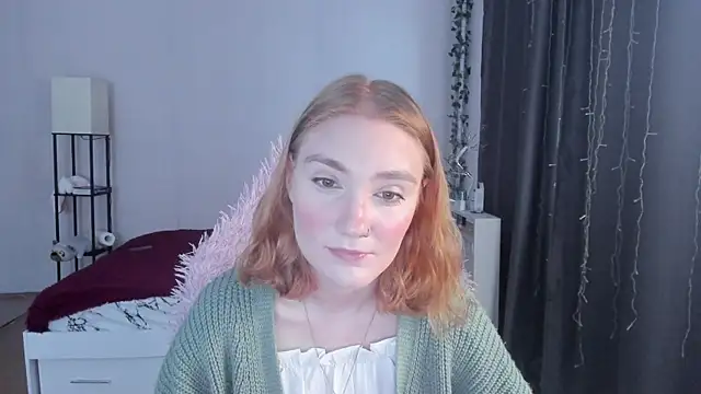 Snapshot of ReddHotPipper chatting on October 6, 2:42 am ReddHotPipper online show from October 6, 2:42 am