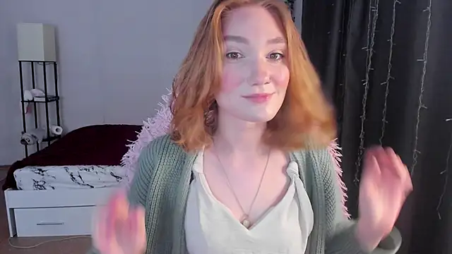 Snapshot of ReddHotPipper chatting on October 9, 1:14 am ReddHotPipper online show from October 9, 1:14 am