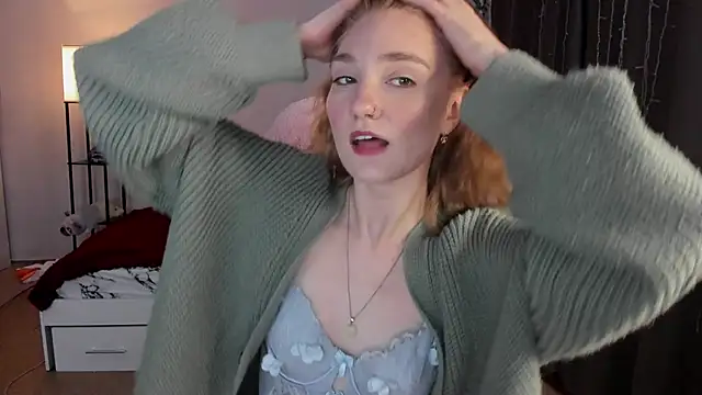 Snapshot of ReddHotPipper chatting on October 16, 3:29 am ReddHotPipper online show from October 16, 3:29 am