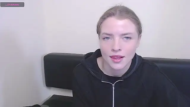 MissOliviaa  online show from December 9, 11:36 am