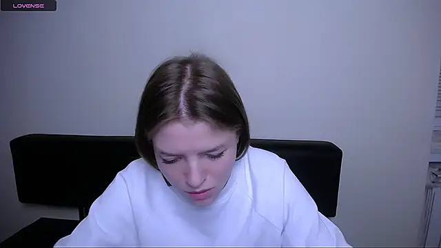 MissOliviaa  online show from December 10, 4:38 pm