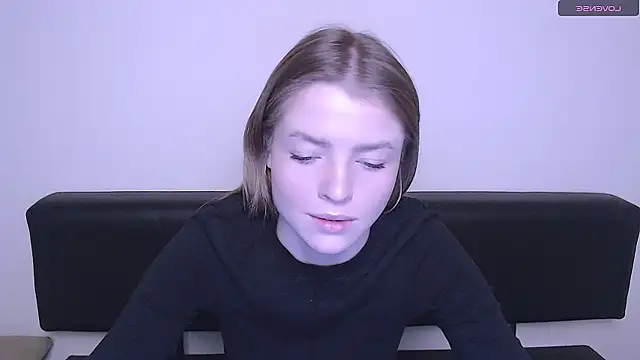 MissOliviaa  online show from December 15, 11:12 am