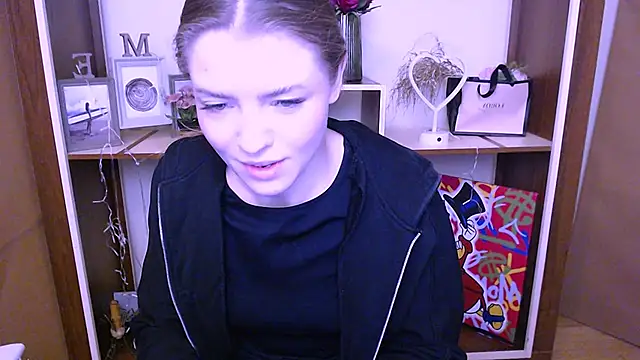 MissOliviaa  online show from December 24, 10:55 am