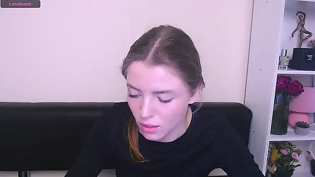 MissOliviaa  online show from February 14, 11:21 am