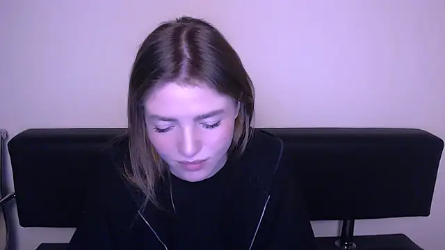 MissOliviaa  online show from February 19, 1:28 pm