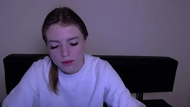 MissOliviaa  online show from March 5, 9:05 am