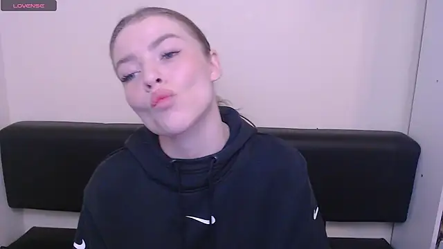 MissOliviaa  online show from March 7, 1:40 pm