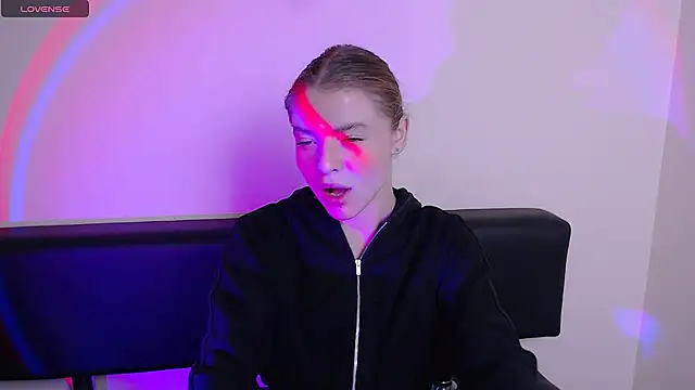 MissOliviaa  online show from October 27, 12:53 pm