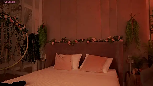 Smiley Mia online show from September 14, 5:06 am