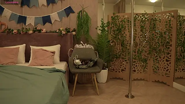 Smiley Mia online show from October 2, 5:14 am