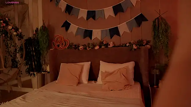 Smiley Mia online show from October 5, 5:17 am