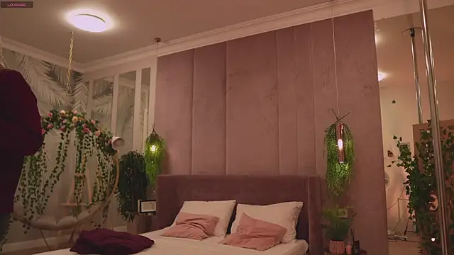 Smiley Mia online show from November 22, 5:06 am