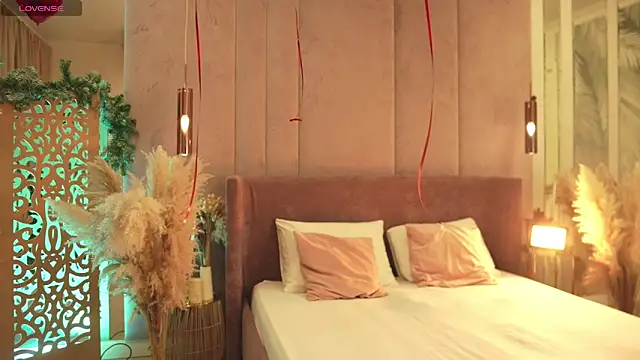 Smiley Mia online show from March 18, 5:10 am