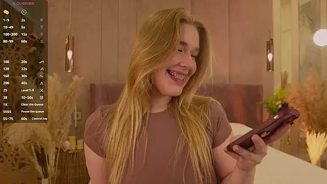 Snapshot of Smiley_Mia chatting on May 1, 5:23 am Smiley Mia online show from May 1, 5:23 am