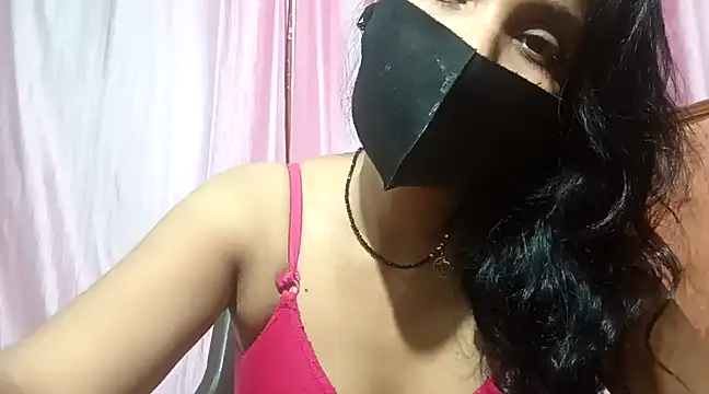 Snapshot of poojaxxx65 chatting on February 22, 11:13 pm poojaxxx65 online show from February 22, 11:13 pm