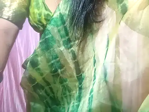 Snapshot of poojaxxx65 chatting on February 26, 5:39 pm poojaxxx65 online show from February 26, 5:39 pm