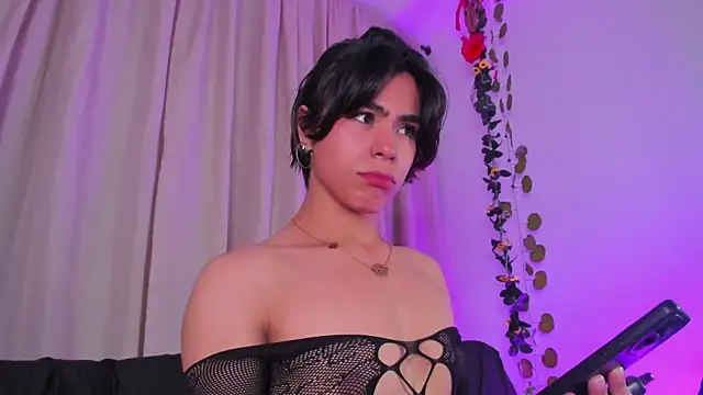 Little michell online show from December 20, 2:40 am