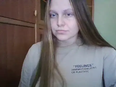 Snapshot of Evasapples chatting on December 12, 5:37 pm Evasapples online show from December 12, 5:37 pm