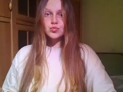 Snapshot of Evasapples chatting on February 5, 2:59 pm Evasapples online show from February 5, 2:59 pm