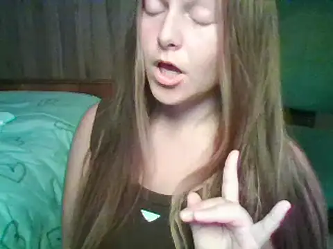 Snapshot of Evasapples chatting on September 16, 7:59 pm Evasapples online show from September 16, 7:59 pm