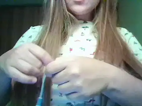 Snapshot of Evasapples chatting on October 18, 9:37 pm Evasapples online show from October 18, 9:37 pm