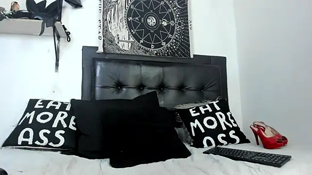 Snapshot of remyflux666 chatting on December 27, 11:21 pm remyflux666 online show from December 27, 11:21 pm