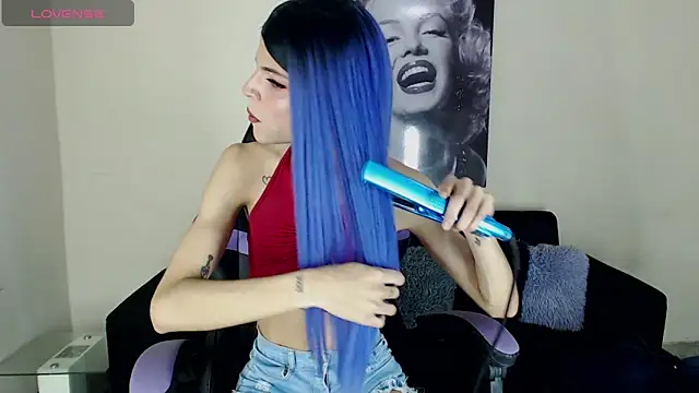 Realbadbxtch online show from December 17, 8:21 pm