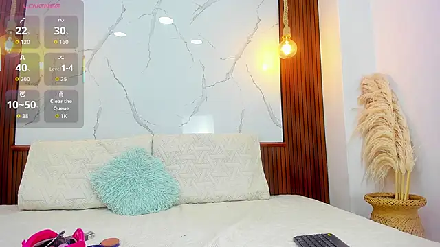 Realbadbxtch online show from November 6, 5:14 pm