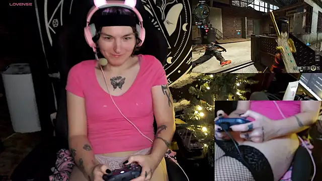 Snapshot of BrandiWRLD_999 chatting on December 17, 2:12 am BrandiWRLD 999 online show from December 17, 2:12 am