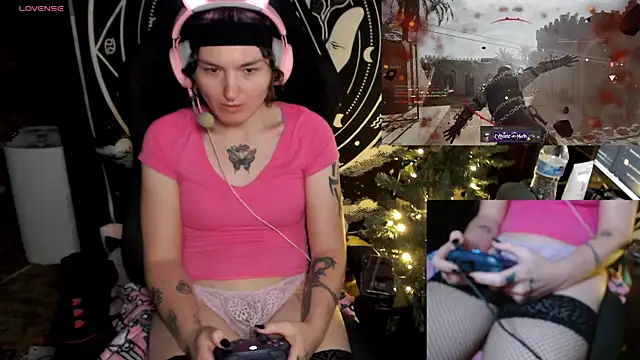 Snapshot of BrandiWRLD_999 chatting on December 17, 5:18 am BrandiWRLD 999 online show from December 17, 5:18 am