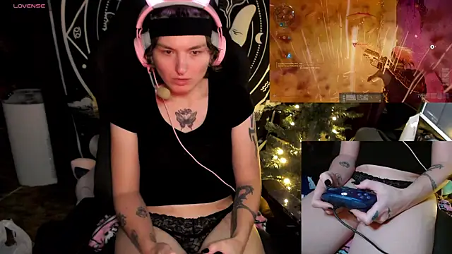 Snapshot of BrandiWRLD_999 chatting on December 18, 11:19 pm BrandiWRLD 999 online show from December 18, 11:19 pm