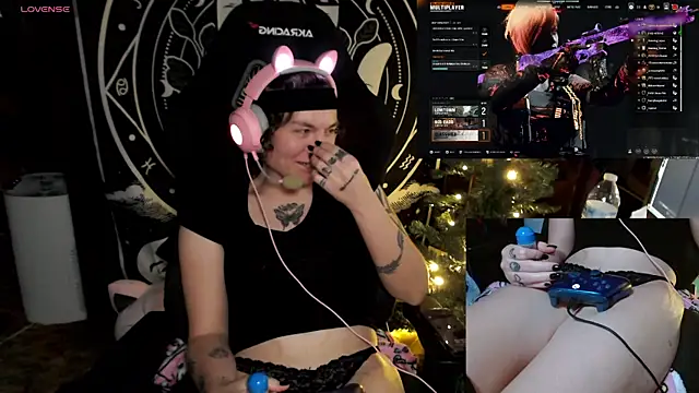 Snapshot of BrandiWRLD_999 chatting on December 19, 2:23 am BrandiWRLD 999 online show from December 19, 2:23 am