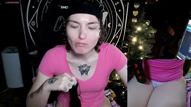 Snapshot of BrandiWRLD_999 chatting on December 20, 6:24 pm BrandiWRLD 999 online show from December 20, 6:24 pm