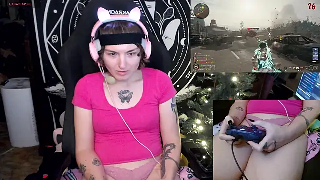 Snapshot of BrandiWRLD_999 chatting on December 22, 2:28 am BrandiWRLD 999 online show from December 22, 2:28 am