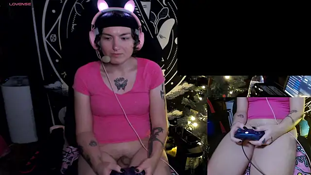 Snapshot of BrandiWRLD_999 chatting on December 24, 3:16 am BrandiWRLD 999 online show from December 24, 3:16 am