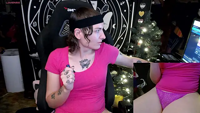 Snapshot of BrandiWRLD_999 chatting on December 25, 7:02 pm BrandiWRLD 999 online show from December 25, 7:02 pm