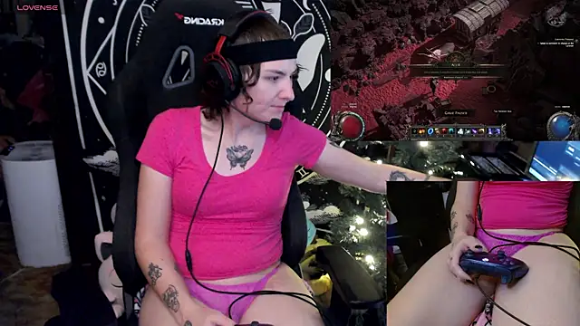 Snapshot of BrandiWRLD_999 chatting on December 25, 10:05 pm BrandiWRLD 999 online show from December 25, 10:05 pm