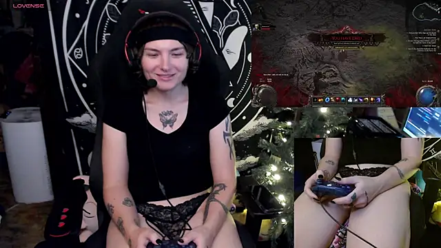 Snapshot of BrandiWRLD_999 chatting on December 27, 1:22 am BrandiWRLD 999 online show from December 27, 1:22 am