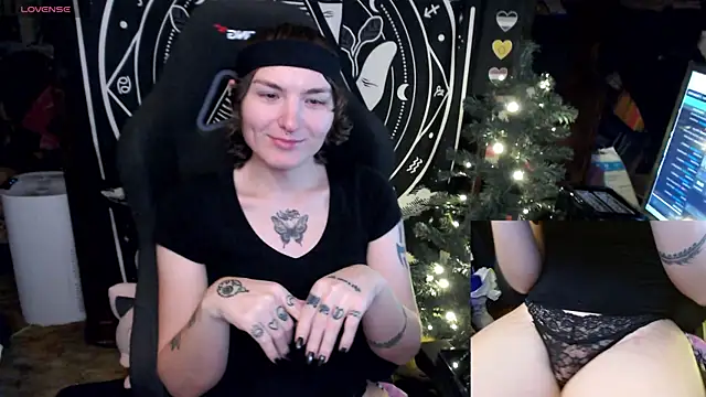 Snapshot of BrandiWRLD_999 chatting on December 27, 7:29 am BrandiWRLD 999 online show from December 27, 7:29 am