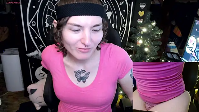 Snapshot of BrandiWRLD_999 chatting on December 30, 9:19 pm BrandiWRLD 999 online show from December 30, 9:19 pm